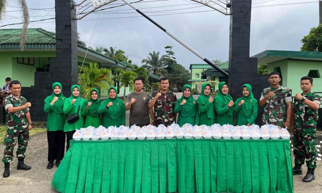 Kodim 0420/Sarko Gelar Jumat Berkah, TNI Berbagi dengan Masyarakat