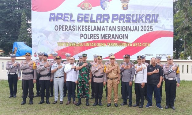 Dandim 0420/Sarko Letkol Inf Suyono, S.Sos, Hadir Dalam Apel Gelar Pasukan Operasi Keselamatan Siginjai 2025 di Lapangan Polres Merangin