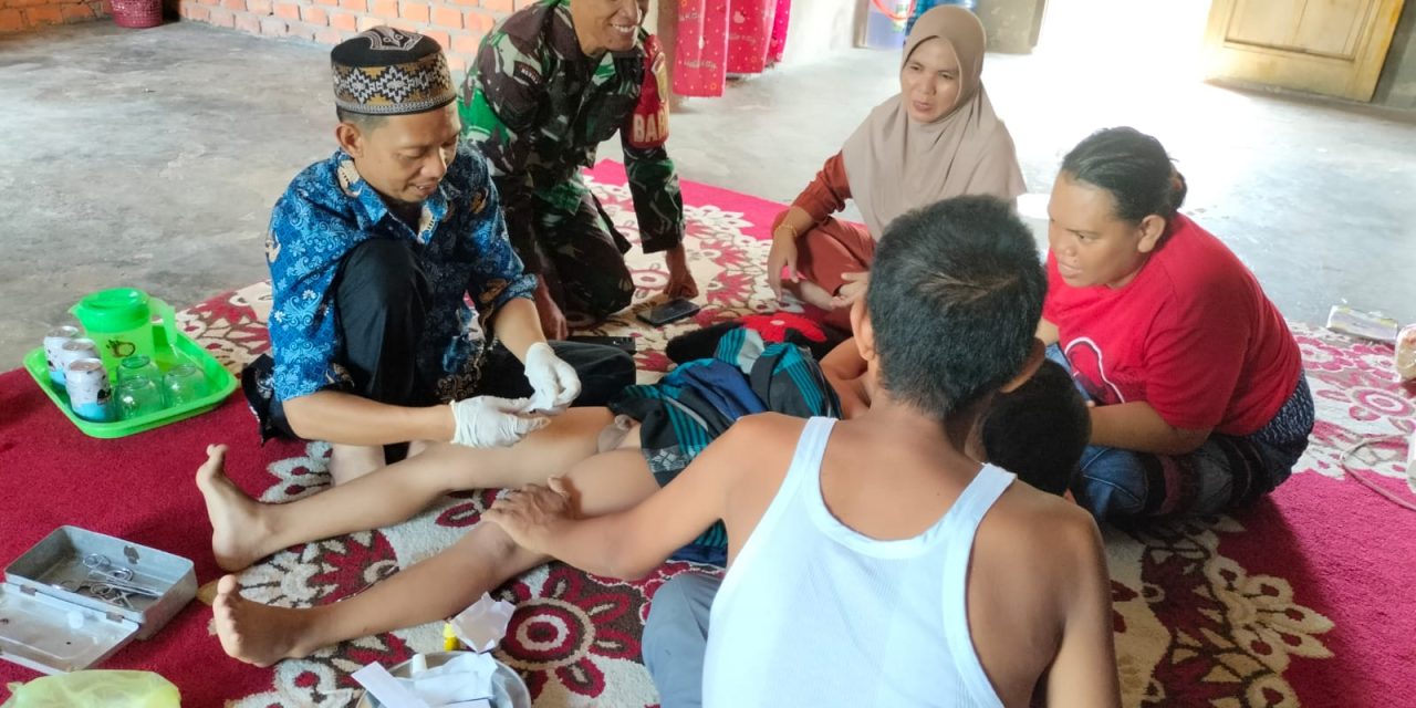 Bahagia Di Raut Wajah Saat Babinsa Sempatkan Waktu Kunjungi Sunatan Anak Warga Binaan