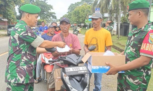 Berbagi Kebaikan di Pagi Hari, Koramil 420-01/Batang Asai Adakan Jum’at Berkah di Makodim 0420/Sarko