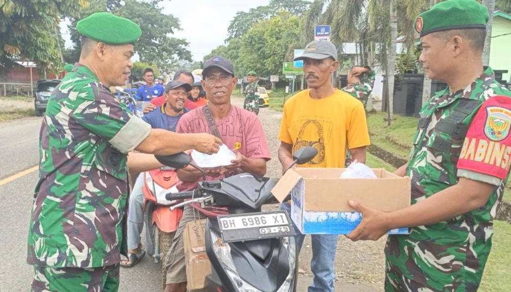 Berbagi Kebaikan di Pagi Hari, Koramil 420-01/Batang Asai Adakan Jum’at Berkah di Makodim 0420/Sarko