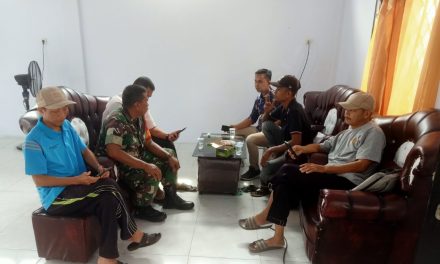 Kekompakan Babinsa dan Aparatur Desa Diperkuat Melalui Komsos Bersilaturahmi di Desa Bernai