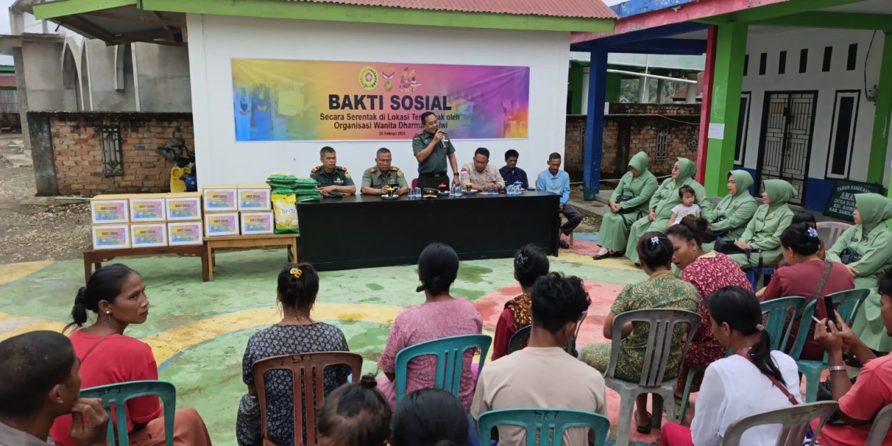 Dalam Rangka Hari Juang Organisasi Wanita Dharma Pertiwi Koramil Sarolangun Memberikan Bansos Ke Warga Suku Anak Dalam