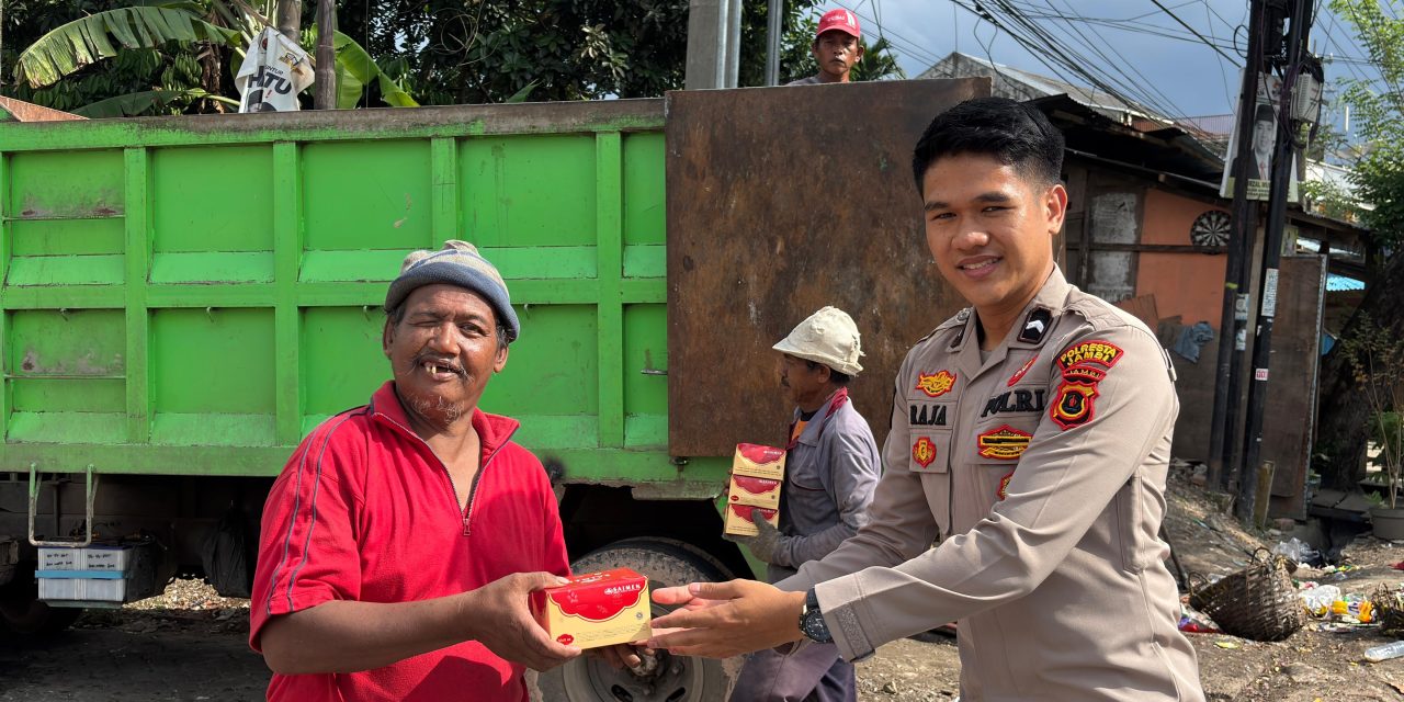 Bulan Penuh Berkah , Polresta Jambi Bagi-bagikan Takjil