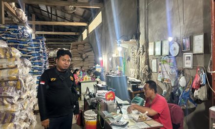 Kanit Tipidter Polresta Jambi, Iptu Edy T, SH., Bersama Tim dan Dinas Perdagangan Serta Bagian Meteorologi Melakukan Pengecekan isi/Volume Minyak Kita Di Pasar Baru Talang Banjar