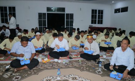 Kakanwil Ditjenpas Jambi Dan Anak Binaan Buka Bersama