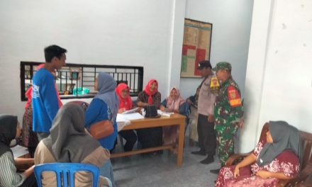 Silaturahmi Ramadhan, Koptu Simuslim Sapa Ibu Laminem dalam Kegiatan Komsos di Desa Sumber Agung