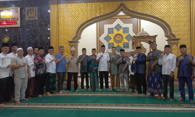 Dandim 0420/Sarko Letkol Inf Suyono, S.Sos Hadiri Safari Ramadhan & Sholat Tarawih di Masjid Nurul Iman Desa Sumber Agung