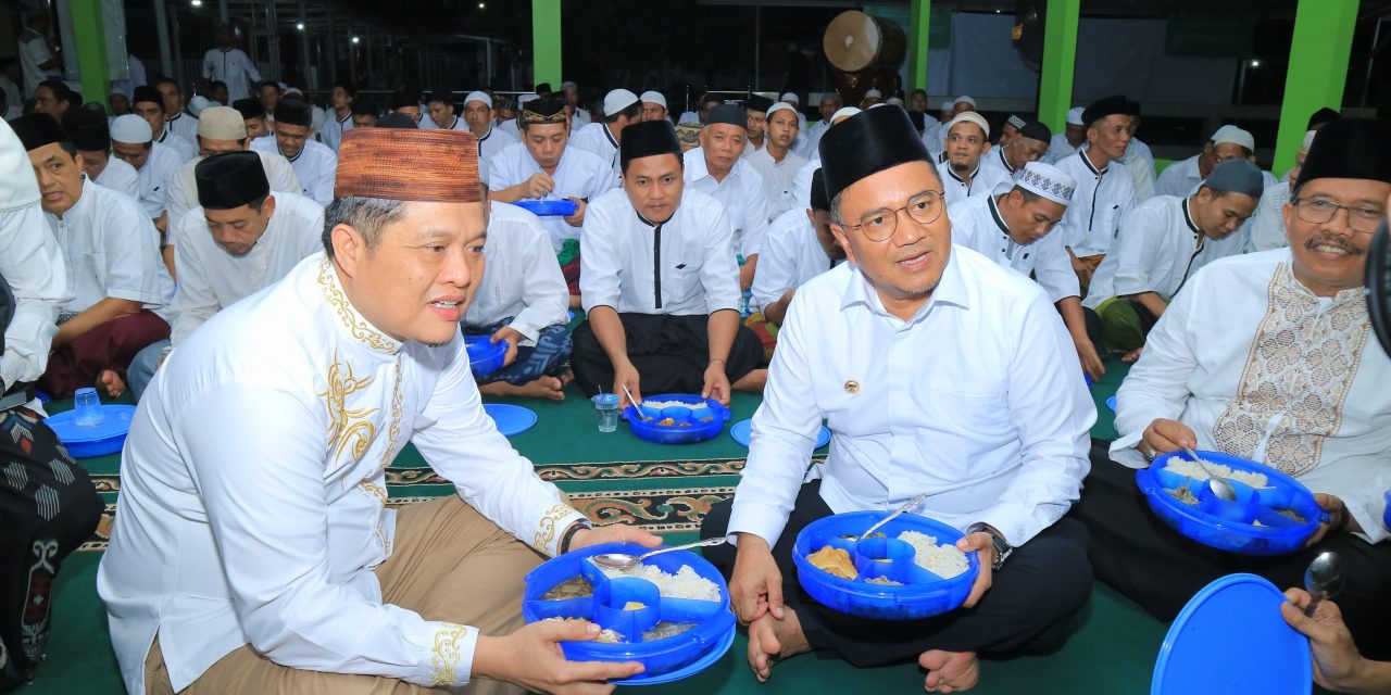 Hidayat, Kakanwil Ditjenpas Jambi dan Walikota Jambi Makan Bersama Warga binaan Lapas Jambi saat Safari Ramadhan