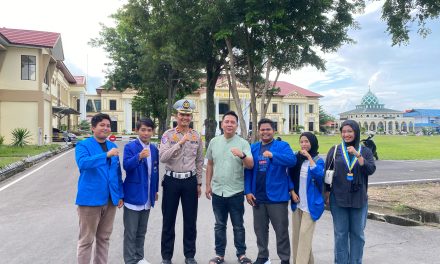 Bak Film Jepang Kombes Pol Boy Siregar Jelang Berbagi Takjil Tarik Becak Rickshaw Berpenumpang Ketua Bhayangkari Cabang Kota Jambi