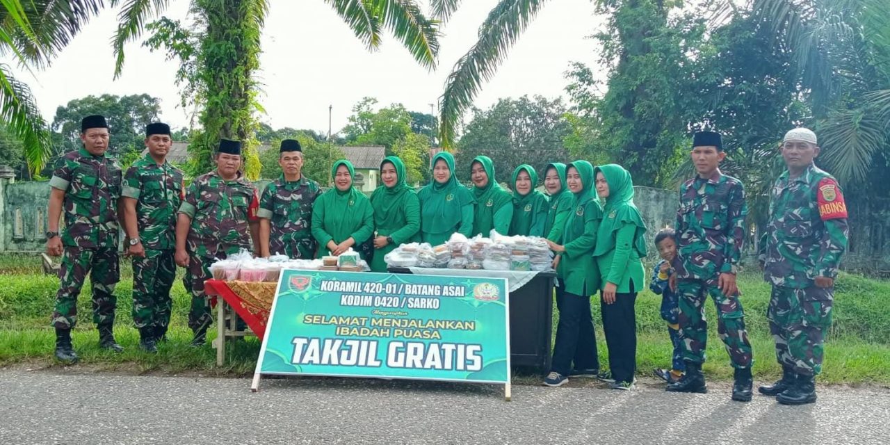 Koramil 420-01/Batang Asai Bagikan Takjil Gratis Meriahkan Bulan Suci Ramadhan