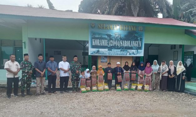 Kodim 0420/Sarko Adakan Pembagian Takjil Gratis di Koramil 420-04/Sarolangun