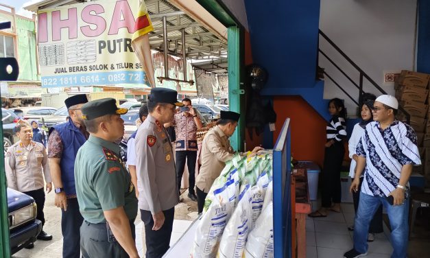 Jelang Idul Fitri, Danrem 042/Gapu, Gubernur Jambi Bersama Kapolda jambi Sidak Pasar Angso Duo.