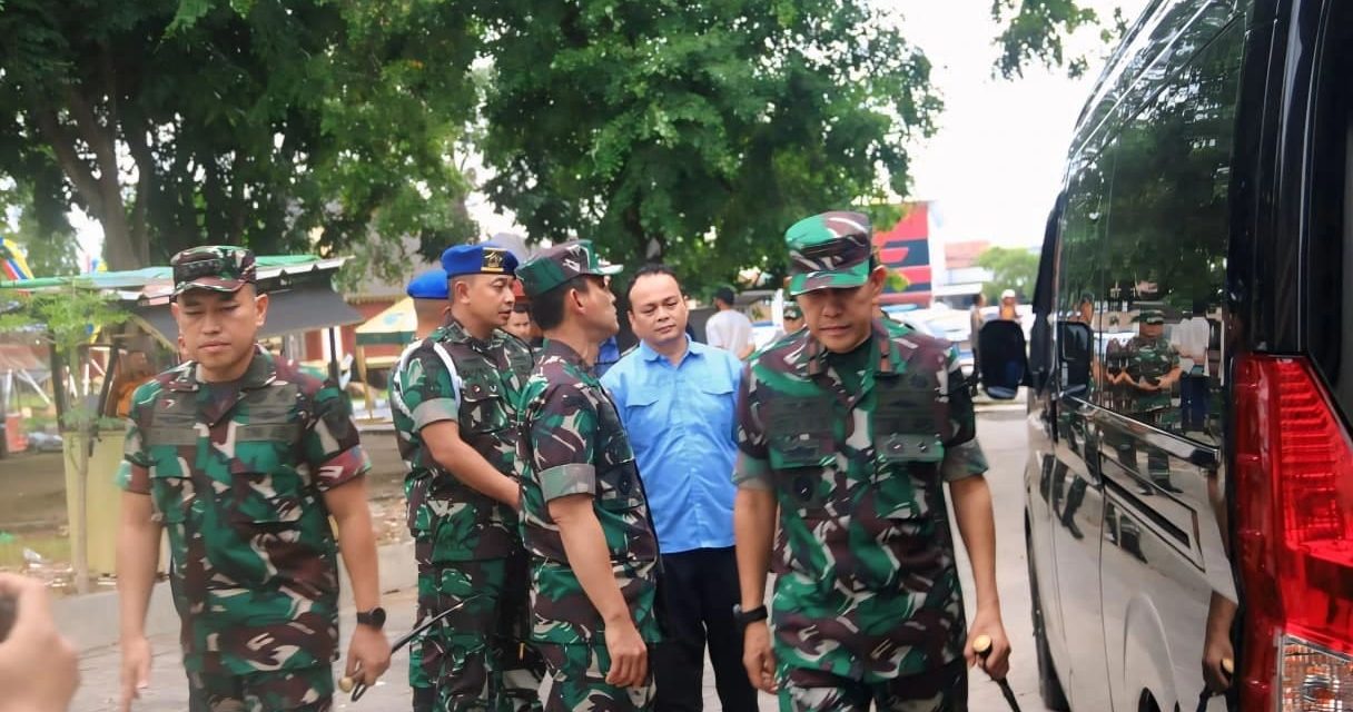 Pangdam II/Sriwijaya Dampingi Panglima TNI dan Kapolri Takziah ke Rumah Duka Briptu Anumerta Ghalib