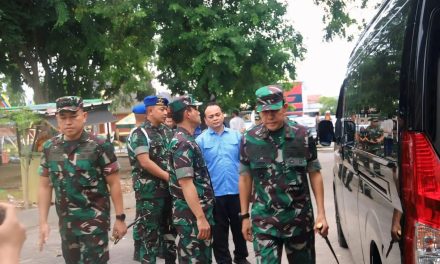 Pangdam II/Sriwijaya Dampingi Panglima TNI dan Kapolri Takziah ke Rumah Duka Briptu Anumerta Ghalib