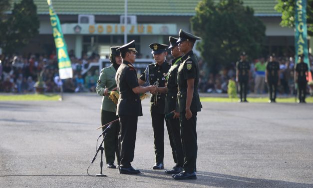 Pangdam II/Sriwijaya Tutup Dikmaba TNI AD Rindam II/Swj dan Lantik 527 Prajurit Bintara