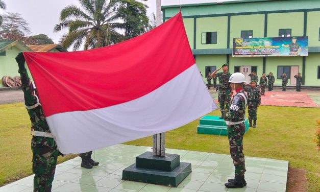 Upacara Bendera Mingguan di Makodim 0420/Sarko Tetap Hikmat Meski Hujan dan Puasa