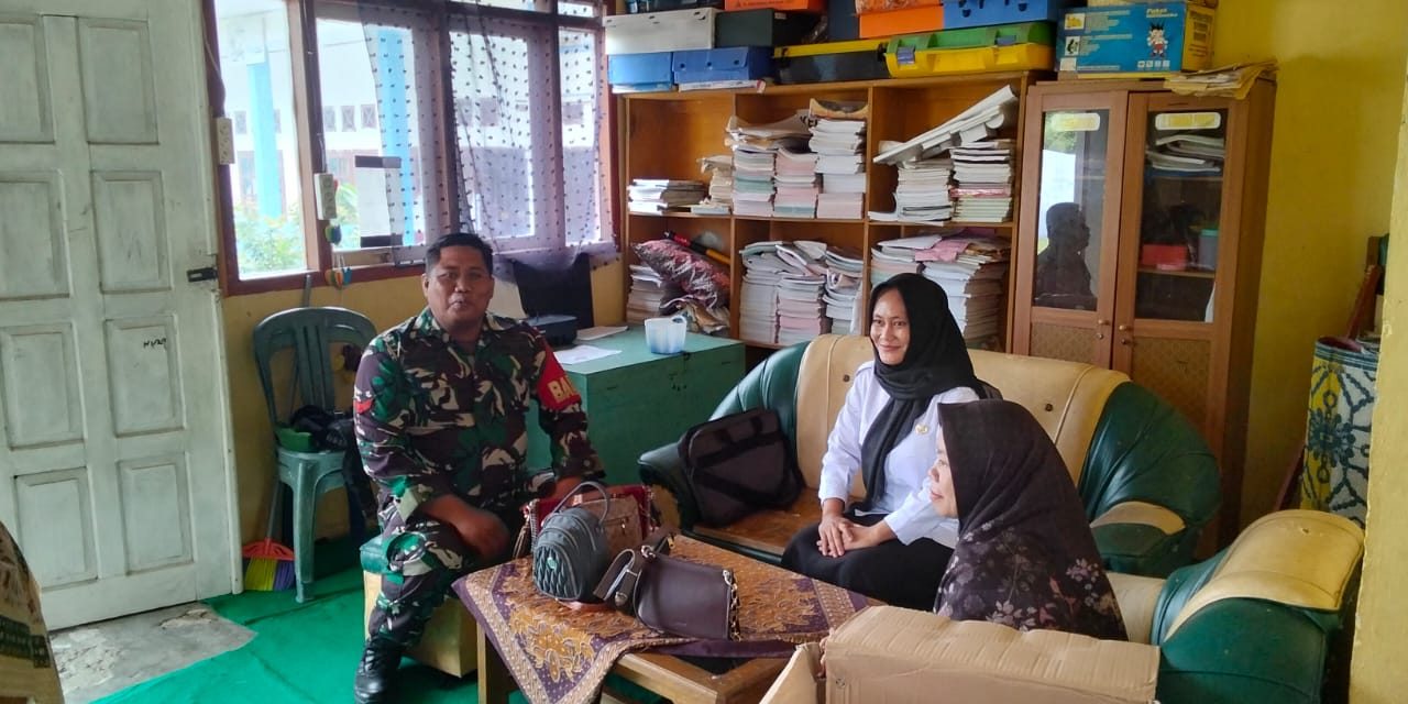 Babinsa Melaksanakan Komunikasi Sosial (Komsos) Dengan Warga Binaannya