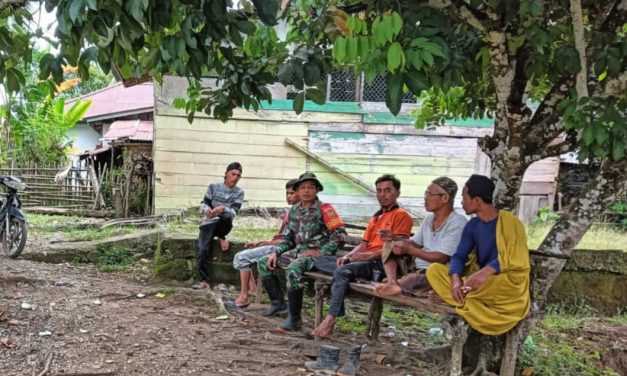 Komunikasi Sosial dengan Warga Desa Seling untuk Pererat Hubungan TNI dan Masyarakat