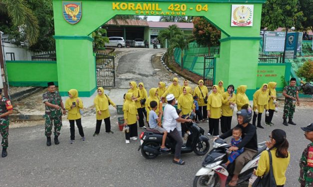 Koramil 420-04/Sarolangun Gelar Kegiatan Berbagi Takjil Gratis untuk Masyarakat Menyemarakkan Bulan Suci Ramadan