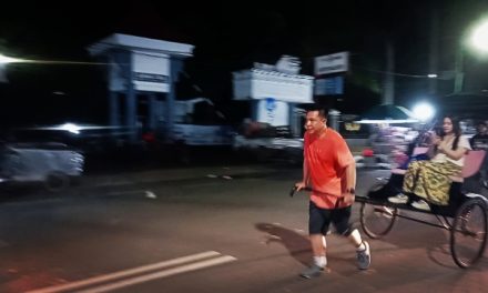 Kapolresta Jambi tarik becak rickshaw, pantau kamtibmas sambil berolahraga unik