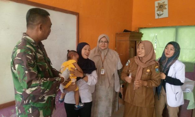 Babinsa Koramil 02/M.Limun Dampingi Posyandu, Dukung Program Kesehatan Ibu dan Anak