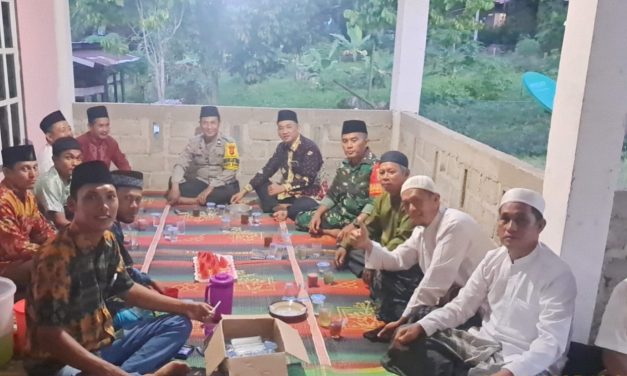 Babinsa Buka Puasa Bersama Warga Binaan di Desa Sungai Putih