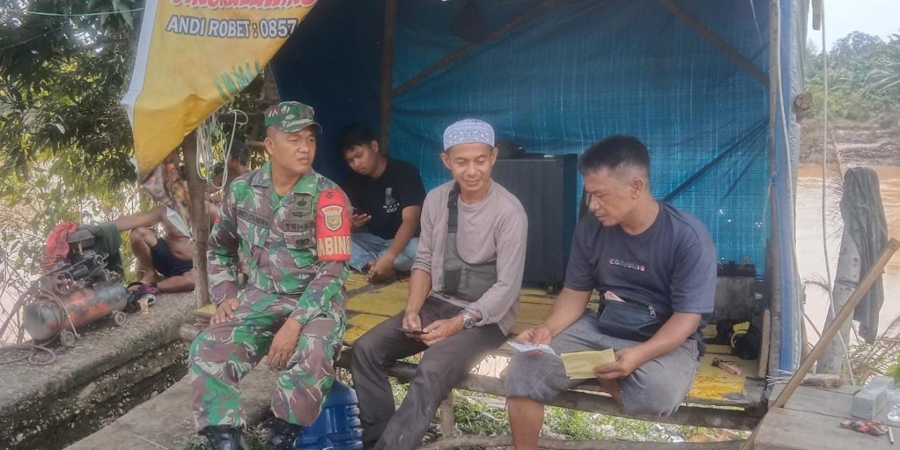 Menjelang Hari Raya Idul Fitri, Babinsa Laksanakan Komsos di Desa Jernang Baru