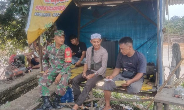 Menjelang Hari Raya Idul Fitri, Babinsa Laksanakan Komsos di Desa Jernang Baru