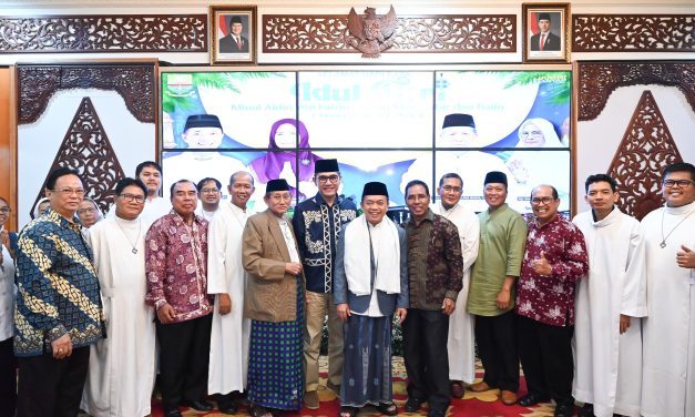 Kapolda Jambi Hadiri Halal Bihalal Idul Fitri 1446 H Bersama Gubernur