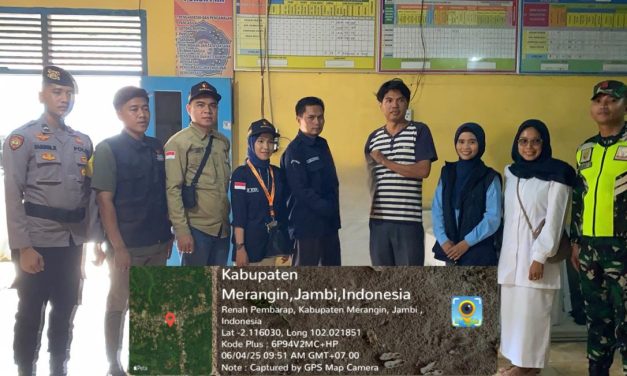 Menjalin Silaturahmi Babinsa dan Babinkamtibmas Komsos Dengan Masyarakat Dan Perangkat Desa