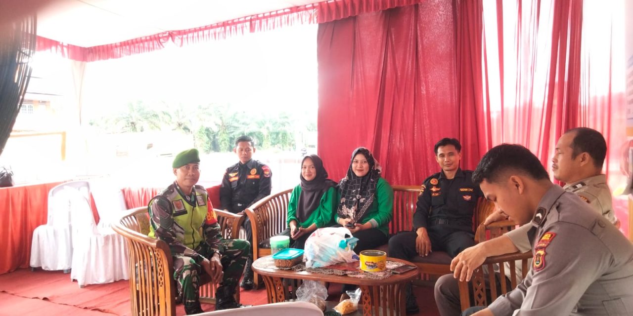 Babinsa Koramil 420-08/Tabir Serma Khadirin Amankan Pos PAM Mampun untuk Ciptakan Kondusifitas Lebaran