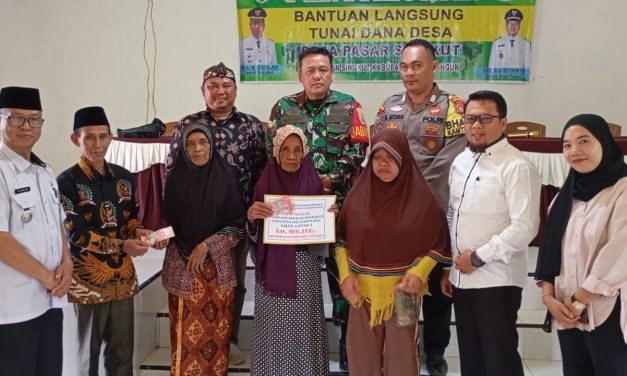 Babinsa dan Bhabinkamtibmas Hadir dan Dampingi Pembagian BLT DD Tahap Satu Tahun 2025