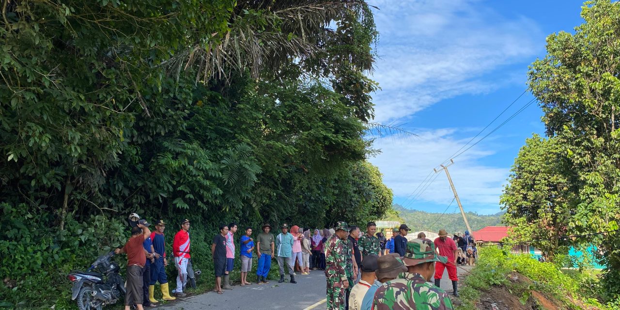 Koramil 420-07/Sei Manau Bersama Muspika dan Warga Gelar Gotong Royong Massal di Pangkalan Jambu