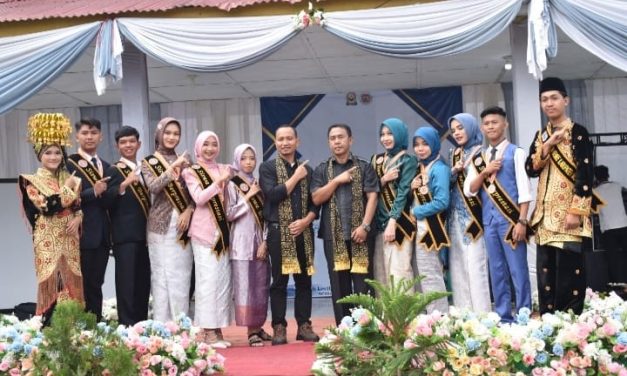 Perpisahan Siswa-Siswi Kelas XII SMAN 1 Merangin Bersama Para Guru