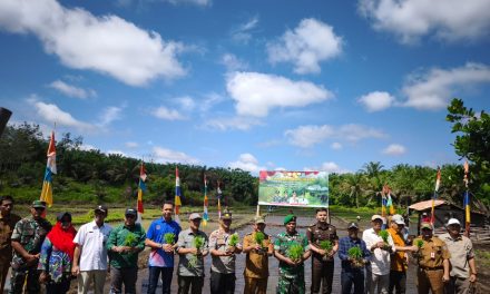 Kasdim 0420/Sarko Mewakili Dandim Bersama Pemkab Merangin Hadir Dalam Zoom Meeting dan Tanam Padi Serentak di Desa Tambang Emas