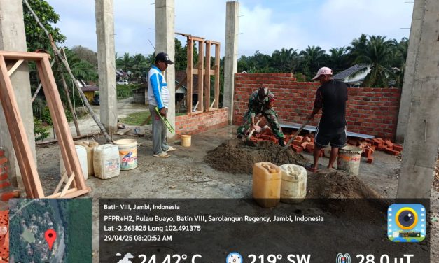 Gotong Royong Membangun Rumah Warga Bersama-Sama
