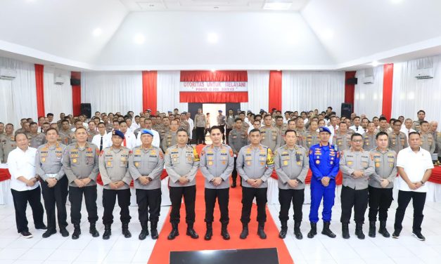Kapolda Jambi Irjen Pol. Krisno Halomoan Siregar, S.I.K., M.H. Bersama Ibu Ketua Daerah Bhayangkari Jambi Ny. Evi Krisno H Siregar Ke Mako Polres Muaro Jambi