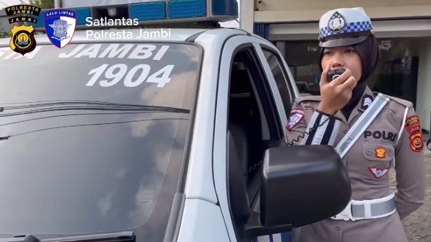 Wujudkan Kamseltibcarlantas, Satlantas Polresta Jambi Gencarkan Imbauan Tertib Berlalu Lintas.