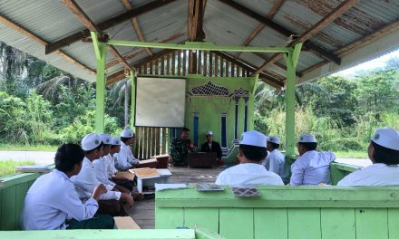 Tanamkan Rasa Cinta Tanah Air Babinsa Beri Materi Wasbang Kepada Santri Di Pondok Pesantren