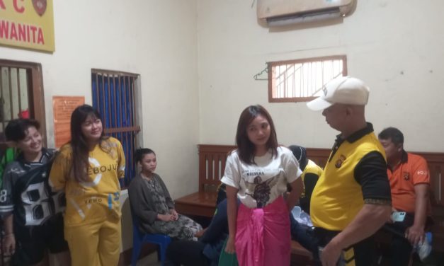 Pastikan Kesehatan, Kasat Tahti Bersama Si Dokkes Polresta Jambi Cek Kesehatan Para Tahanan