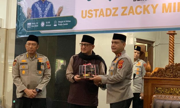 Wakapolda Jambi Sambut Safari Dakwah Ust Zacky Mirza di Masjid Al Ikhlas