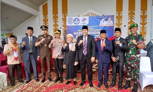 Dandim 0420/Sarko Hadiri Upacara Hardiknas 2025 di Merangin, Tegaskan Komitmen TNI untuk Pendidikan