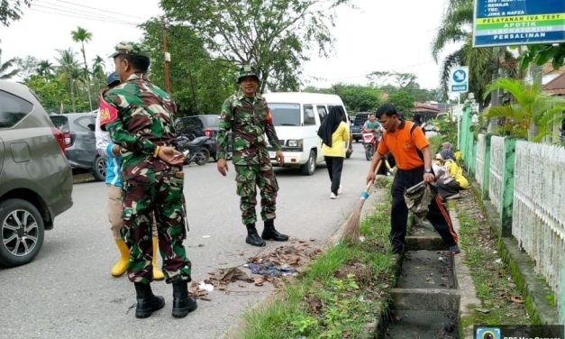 Bakti Sosial Dengan Laksanakan Gotong Royong