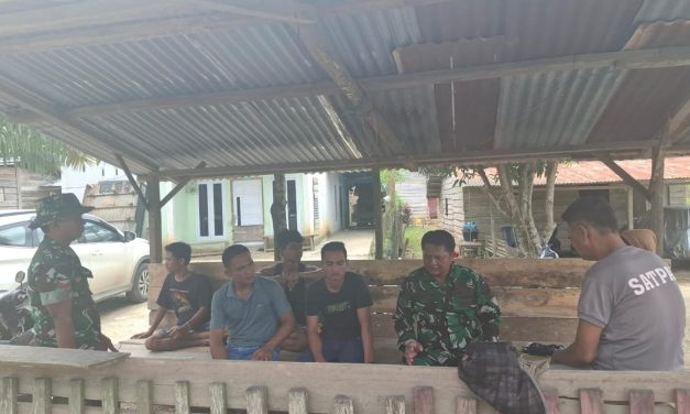 Eratkan Keharmonisan, Babinsa Giat Berkomunikasi Sosial Dengan Warga Desa