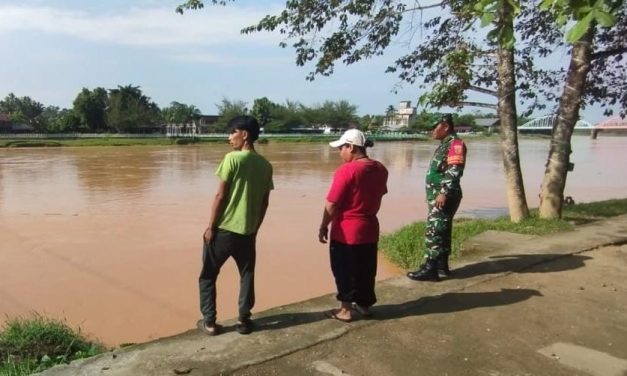 Cuaca Tidak Menentu, Babinsa Aktif Laksanakan Patroli Antisipasi Bencana