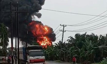 Gudang Minyak Ilegal Terbakar Hebat di Payo Selincah, Diduga Milik Inisial AGS