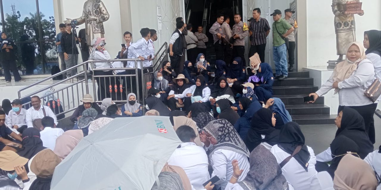 Ratusan Honorer Kepung DPRD Provinsi Jambi, Tuntut Kesejahteraan dan Kepastian P3K