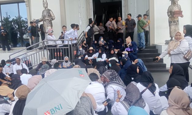 Ratusan Honorer Kepung DPRD Provinsi Jambi, Tuntut Kesejahteraan dan Kepastian P3K