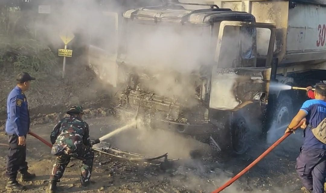 Pimpin Langsung Pemadaman Kebakaran Mobil Angkut Batu Bara